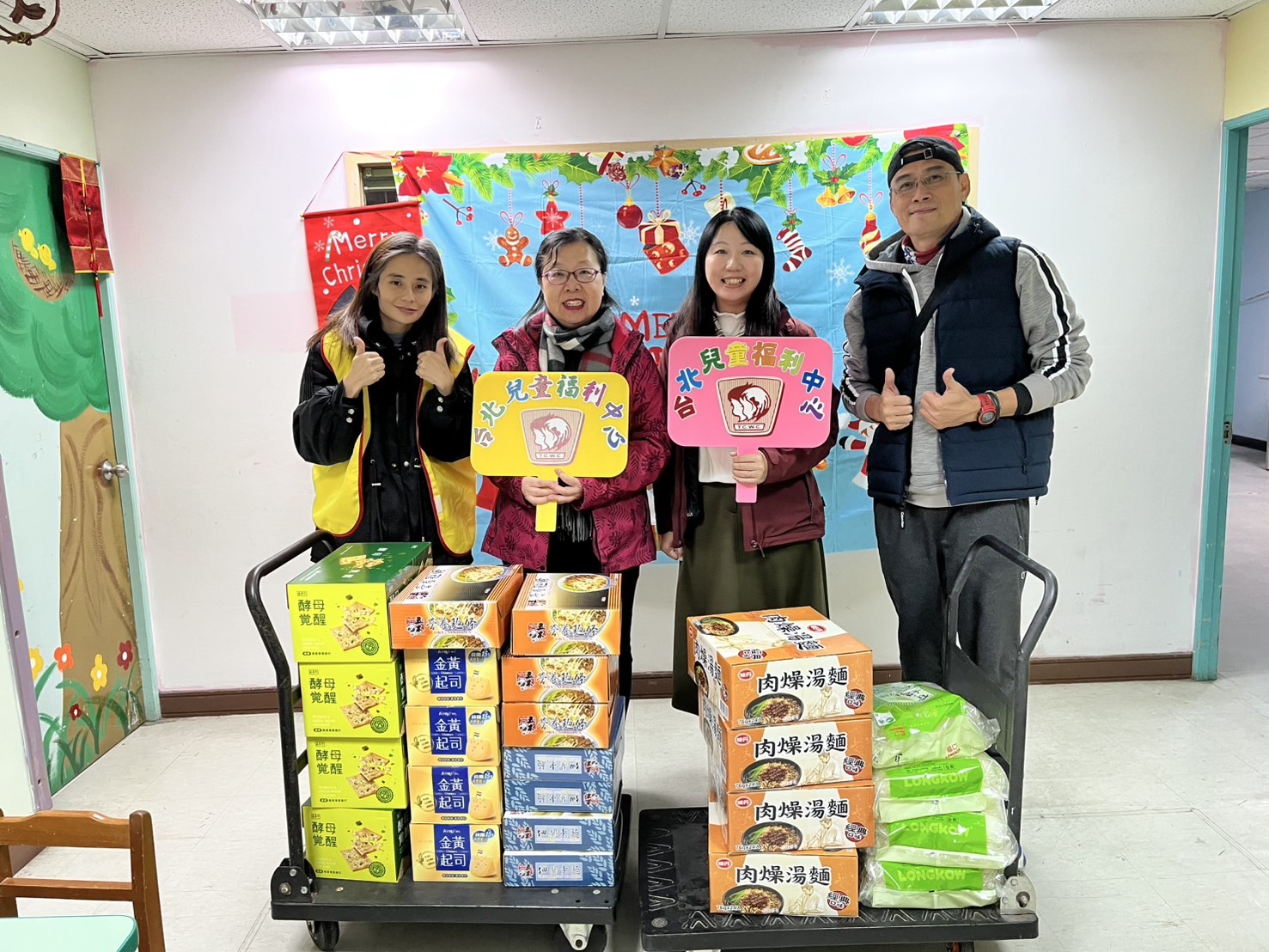 明倫高中及合作社致贈物資